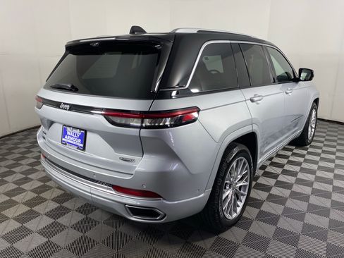 Used 2022 Jeep Grand Cherokee Summit w/ Adv Protech Group IV AWD/4WD image 9