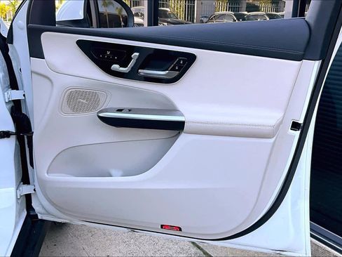 Used 2025 Mercedes-Benz GLC 300 image 22