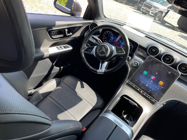 Used 2025 Mercedes-Benz GLC 300 4MATIC image 23