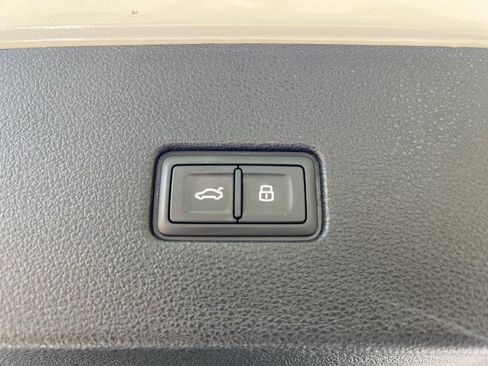 Used 2019 Audi Q8 Premium Plus w/ Premium Plus AWD/4WD image 47