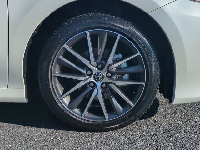 Used 2022 Toyota Camry XLE FWD image 11
