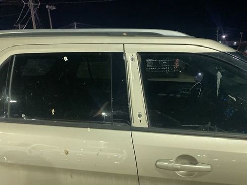 Used 2017 Ford Explorer XLT w/ Equipment Group 202A image 5