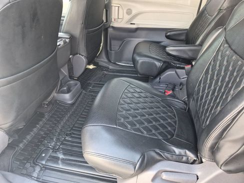 Used 2021 Toyota Sienna LE FWD image 12