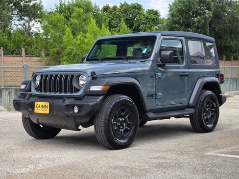 Used 2025 Jeep Wrangler Sport AWD/4WD image 7