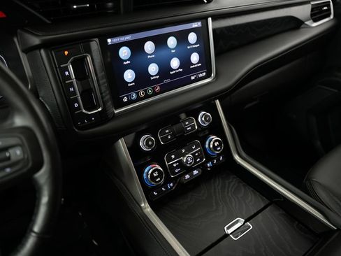 Used 2021 GMC Yukon XL Denali w/ Denali Premium Package AWD/4WD image 23
