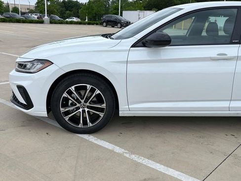 Certified 2025 Volkswagen Jetta Sport image 10