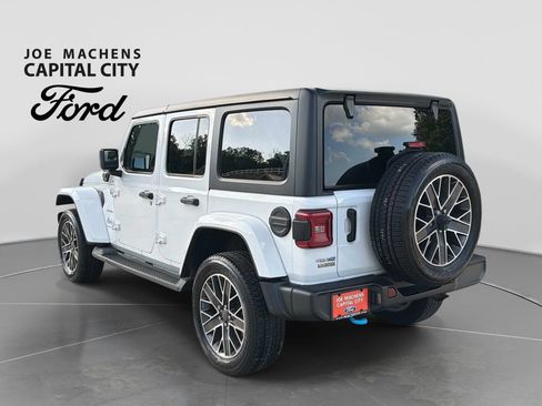 Used 2023 Jeep Wrangler Unlimited Sahara w/ Cold Weather Group AWD/4WD image 7