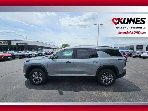 Used 2024 Chevrolet Traverse LT AWD/4WD image 9