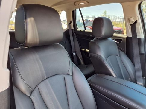 Used 2019 Buick Envision Essence FWD image 19