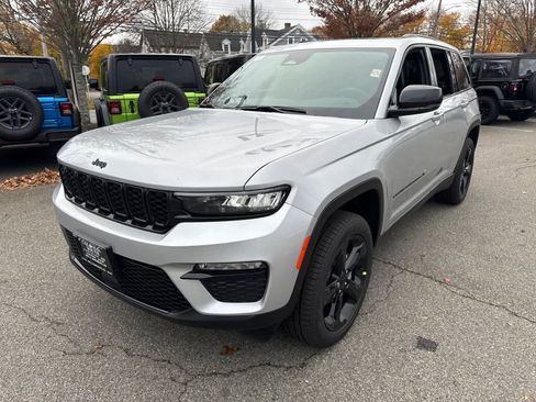 New 2025 Jeep Grand Cherokee Limited w/ Black Appearance Package AWD/4WD image 2
