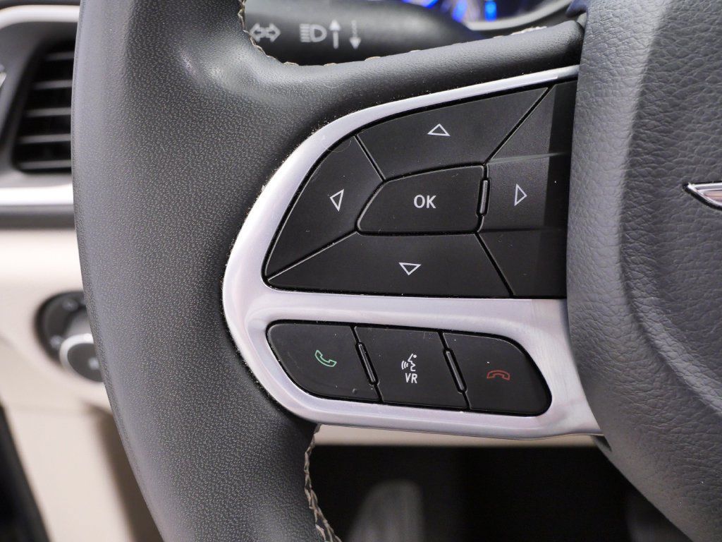Certified 2023 Chrysler Pacifica Touring-L FWD image 23