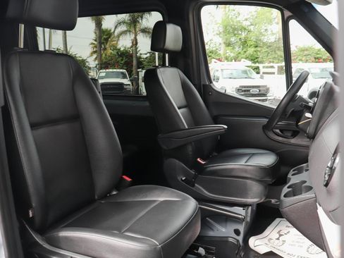 Used 2021 Mercedes-Benz Sprinter 2500 image 35