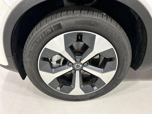 Certified 2026 Volvo XC40 B5 Plus AWD/4WD image 8