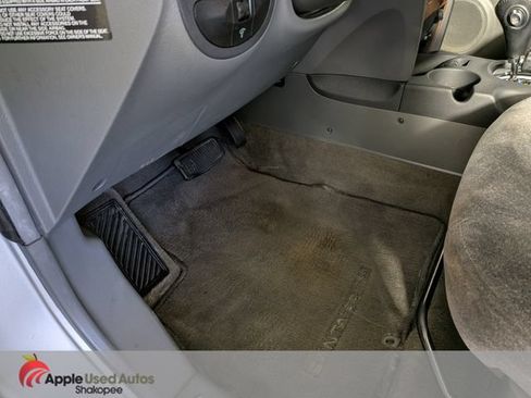 Used 2004 Hyundai Santa Fe GLS FWD image 13