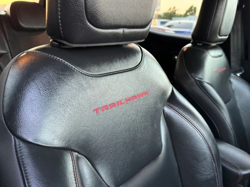 Used 2017 Jeep Renegade Trailhawk w/ Premium Trailhawk Package AWD/4WD image 20