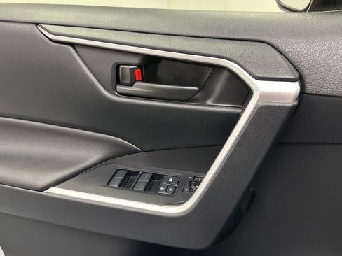 Certified 2022 Toyota RAV4 LE AWD/4WD image 16