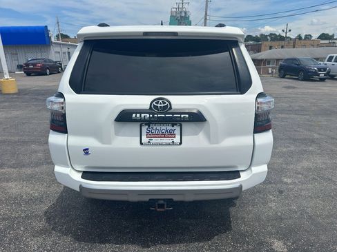 Used 2018 Toyota 4Runner TRD Off-Road Premium AWD/4WD image 2