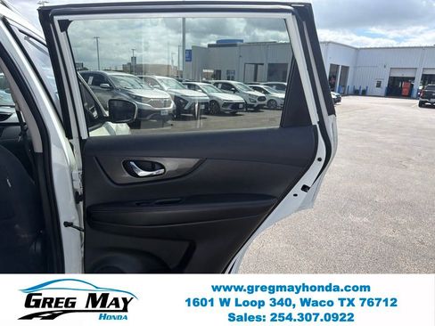 Used 2017 Nissan Rogue SV w/ SV Family Package FWD image 26