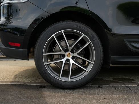 Certified 2026 Porsche Macan AWD/4WD image 37