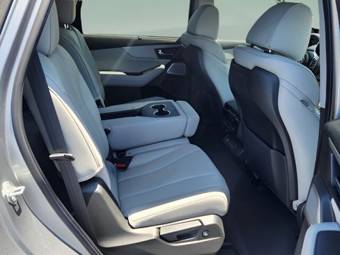 Used 2025 Acura MDX FWD w/ Technology Package image 15