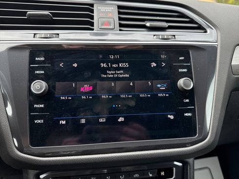 Used 2020 Volkswagen Tiguan SE R-Line image 14