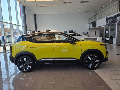 New 2026 Nissan Kicks SR w/ Cold Weather Package image 4