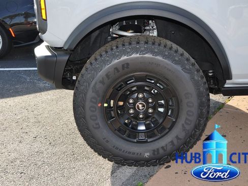 New 2026 Ford Bronco Badlands image 9