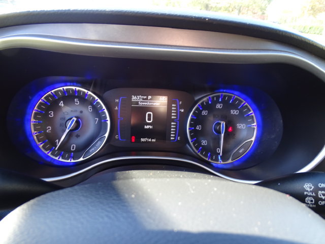Used 2020 Chrysler Pacifica Touring-L FWD image 16
