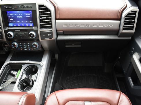 Used 2020 Ford F350 Platinum w/ Tremor Off-Road Package image 39