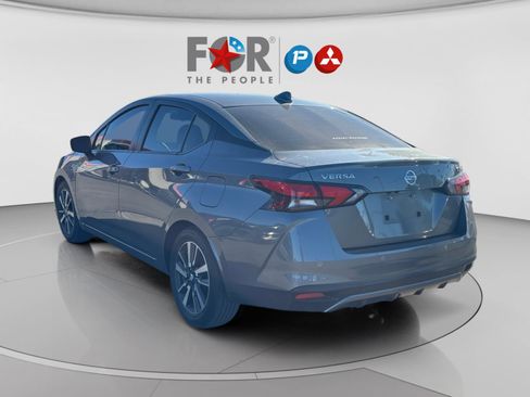Used 2021 Nissan Versa SV image 3