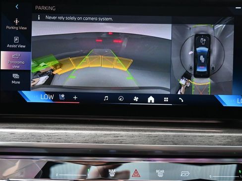 Used 2023 BMW i7 xDrive60 AWD/4WD image 15