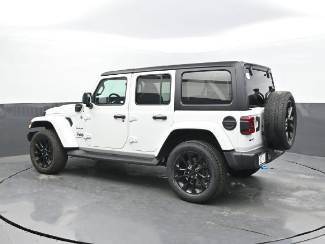 Used 2023 Jeep Wrangler Unlimited Sahara w/ Cold Weather Group AWD/4WD image 3