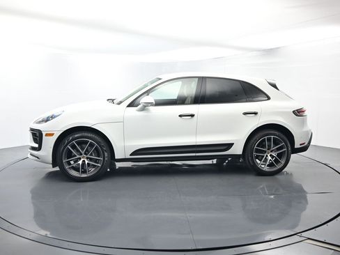 Certified 2024 Porsche Macan image 2