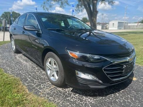 Used 2023 Chevrolet Malibu LT FWD image 2