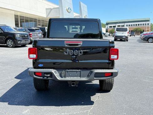 Used 2024 Jeep Gladiator Sport AWD/4WD image 5