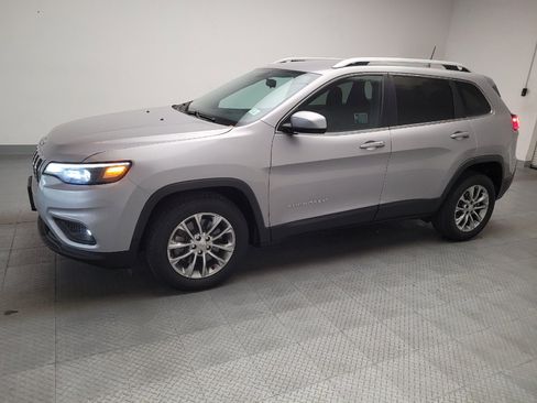 Used 2019 Jeep Cherokee Latitude Plus FWD image 2
