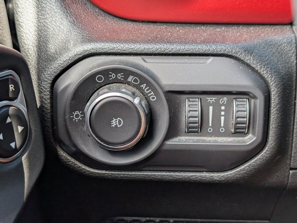 Used 2018 Jeep Wrangler Unlimited Rubicon w/ Dual Top Group AWD/4WD image 20