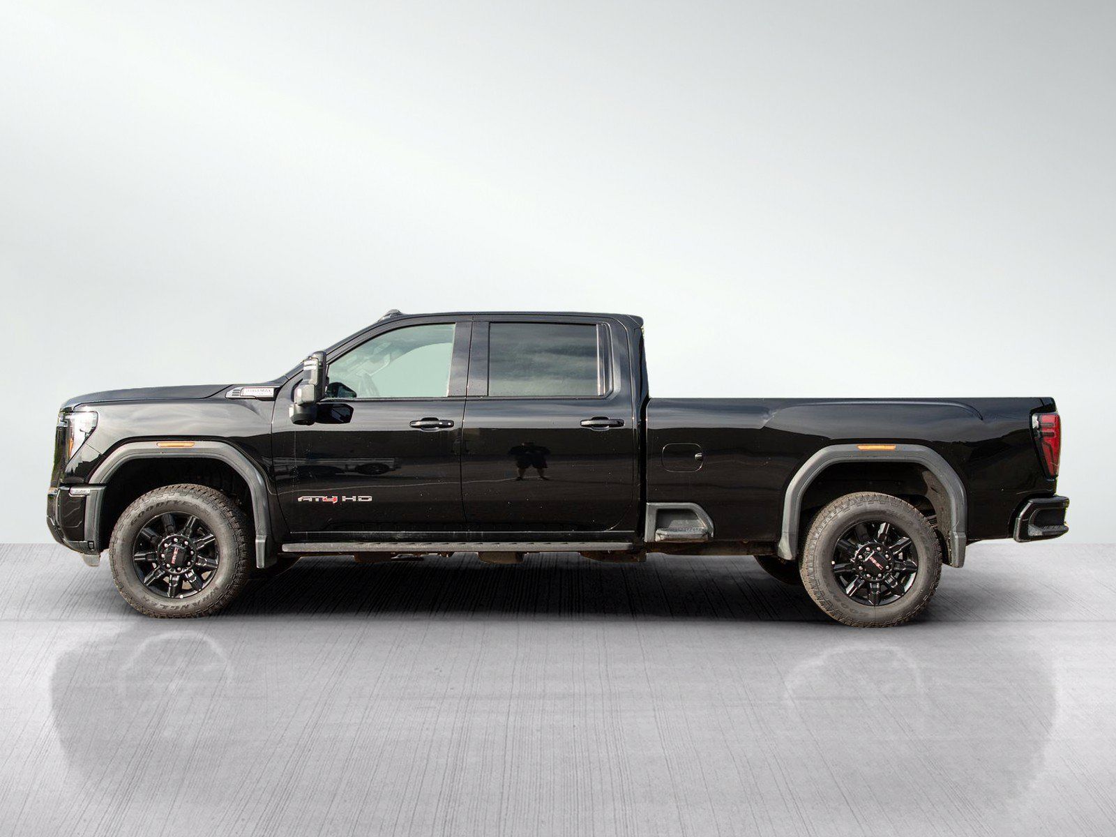 Used 2024 GMC Sierra 2500 AT4 w/ Technology Package AWD/4WD image 3