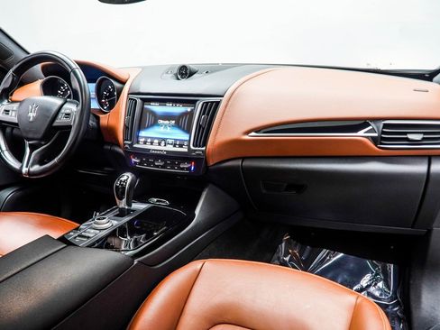 Used 2018 Maserati Levante image 16