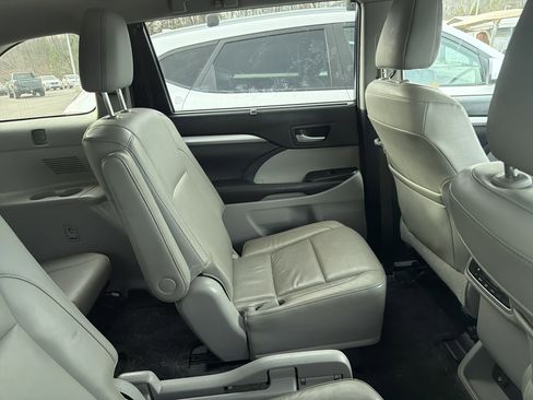 Used 2015 Toyota Highlander XLE image 15