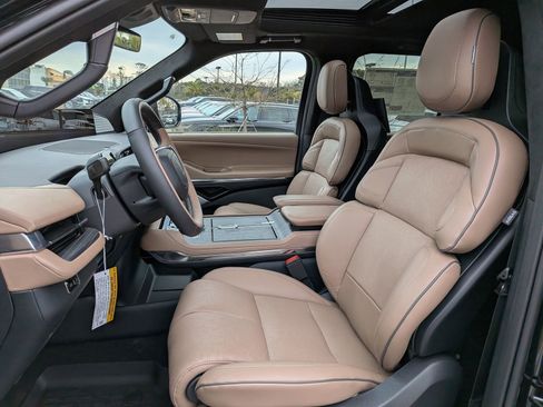 New 2026 Lincoln Navigator L Black Label AWD/4WD image 23