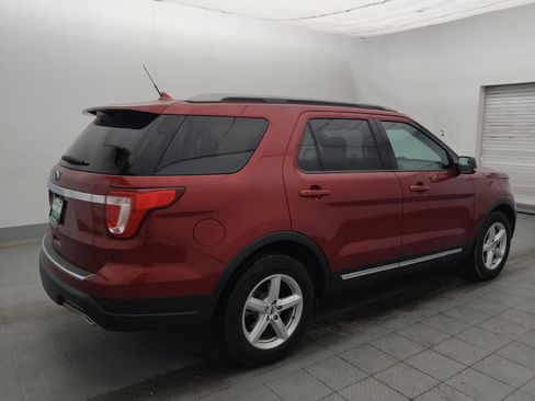Used 2018 Ford Explorer XLT w/ Equipment Group 202A FWD image 10