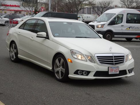 Used 2010 Mercedes-Benz E 350 4MATIC Sedan image 3