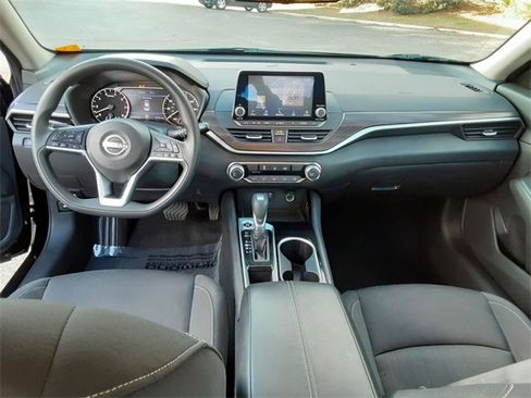 Used 2024 Nissan Altima 2.5 SV image 25