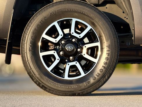 Used 2020 Toyota Tundra SR5 w/ TRD Off-Road Package image 20