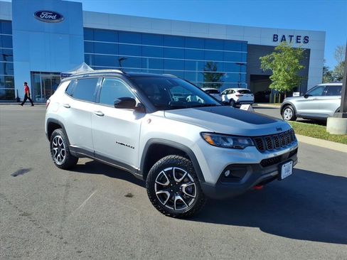 Used 2024 Jeep Compass Trailhawk image 1