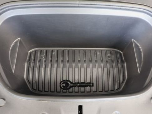 Used 2023 Tesla Model Y Long Range AWD/4WD image 23