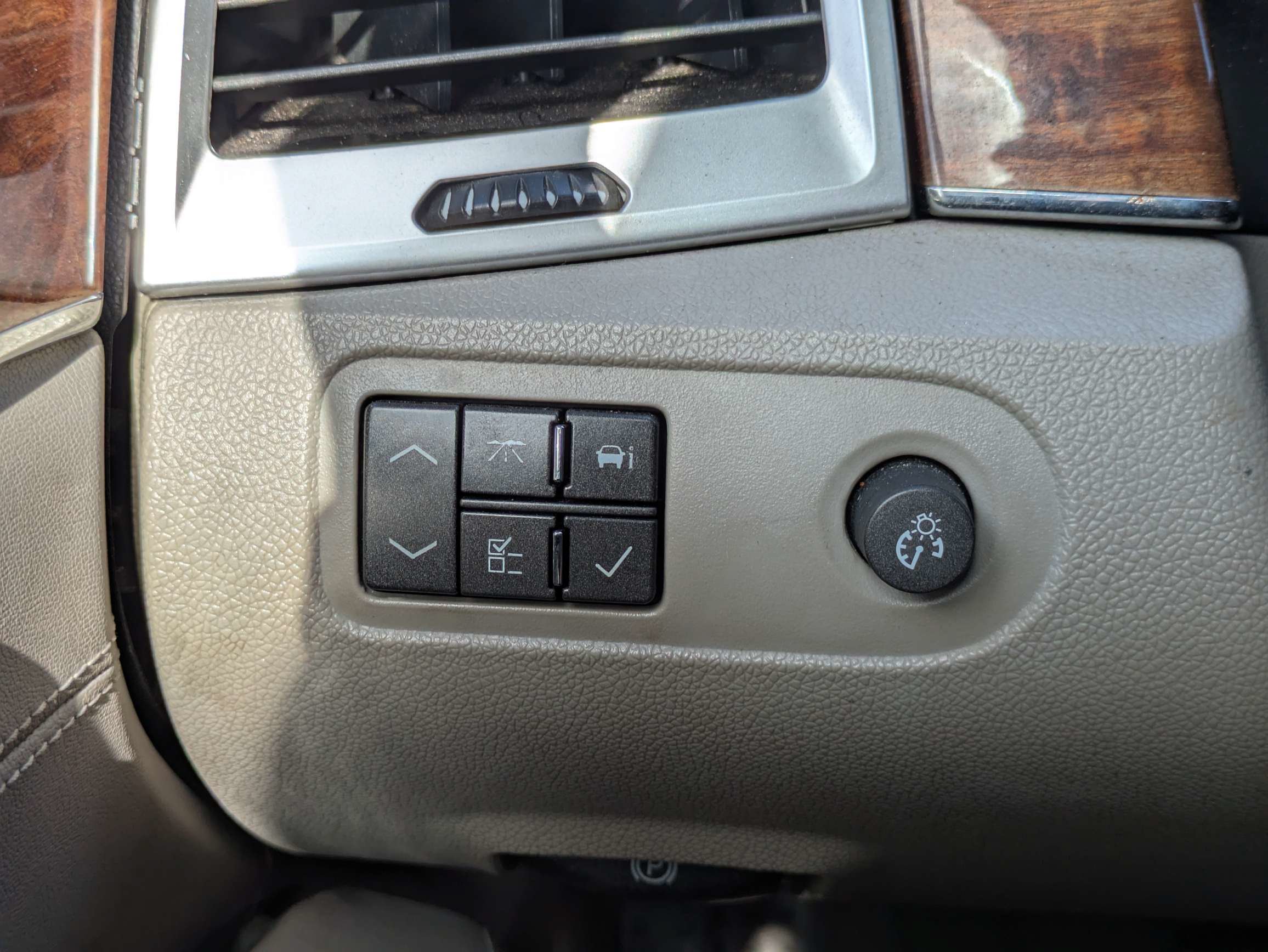 Used 2009 Cadillac SRX AWD w/ Third Row Seating Package image 33