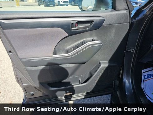 Used 2022 Toyota Highlander L image 13