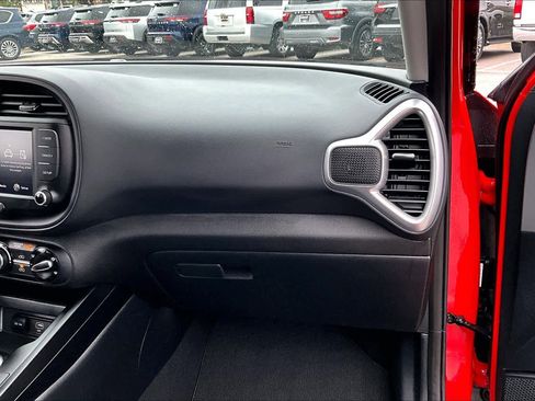 Used 2025 Kia Soul LX w/ LX Technology Package image 18